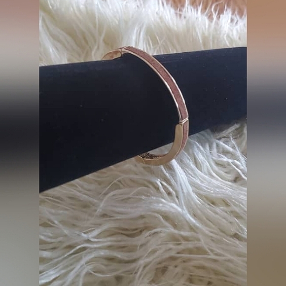 Gold Color Elegant Classic Cuff Bangles Bracelets For Women. 🌴 - Picture 6 of 9